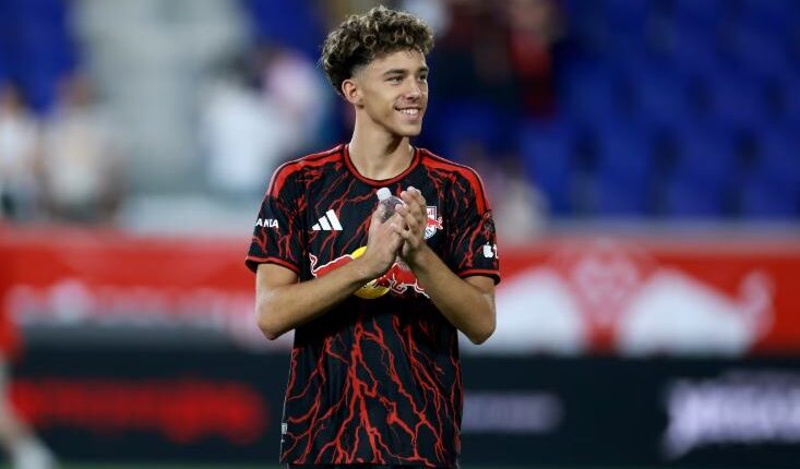 Kush është talenti 17-vjeçar me origjinë shqiptare që po shkëlqen në futbollin amerikan