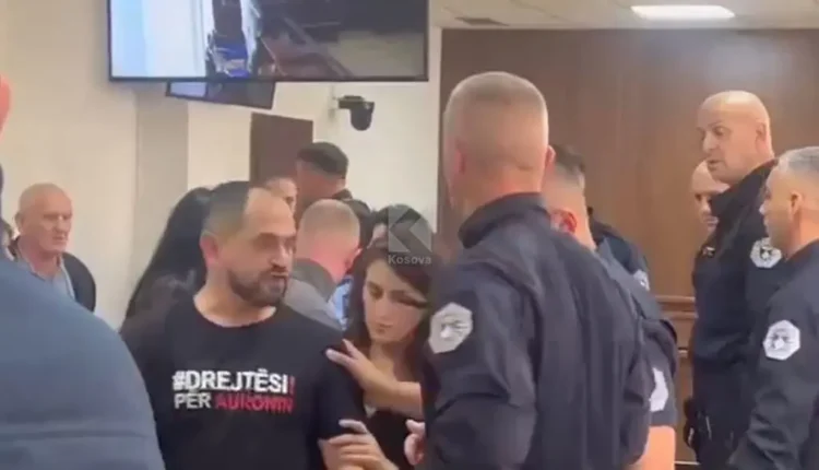 Familjarët të revoltuar me vendimin për rastin e Auron Ferizit: Prej sotit besë asnjoni…