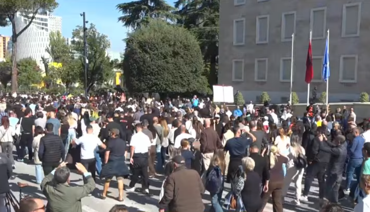 Studentët paralajmërojnë protestë të shtunën para Kryeministrisë: Të gjithë në shesh në orën 11:00
