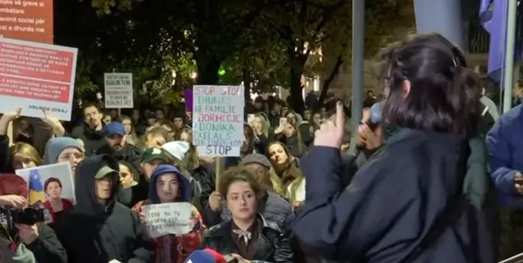 “Konferenca të mbahet jashtë” – Nesër thirret protestë para adresimit të Gërvallës e Sveçlës