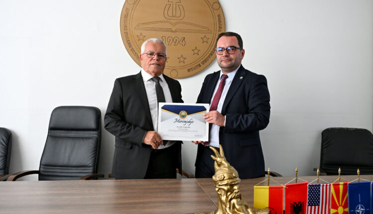 Rektori i Universitetit të Tetovës Prof. Dr. Kushtrim Ahmeti e priti në takim veprimtarin Selami Bajrami