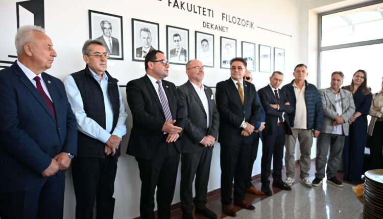 Universiteti i Tetovës i nderon profesorët për kontributin e tyre shumëvjeçar