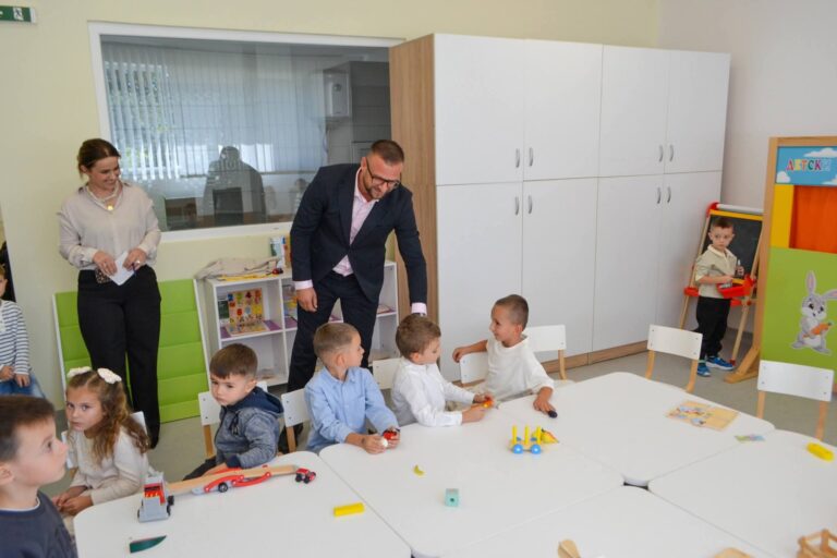 Daut Memishi  Fëmijët e Komunës së Tearcës nisin rrugëtimin në çerdhen  Foleja   së shpejti hapja solemne