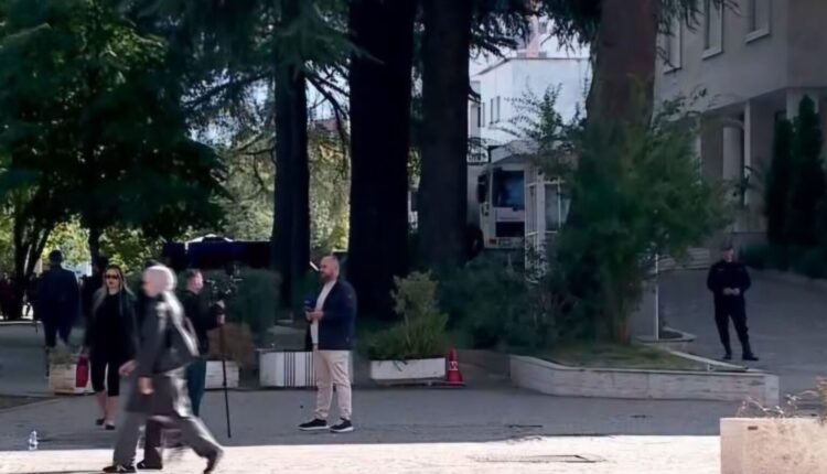 Policia ‘blindon’ Kryeministrinë, godina ruhet nga të katërta anët e saj