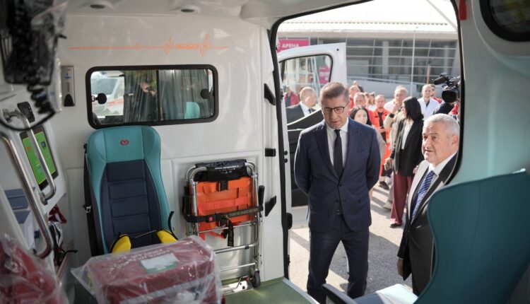 Kanë mbërritur 100 automjete të reja për Ndihmën e Shpejtë – së bashku me Qeverinë, po përmirësojmë kushtet për trajtimin fillestar të pacientëve që gjatë transportit