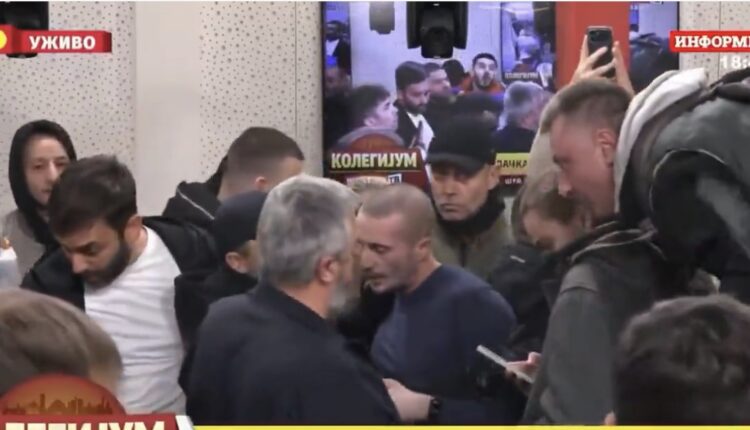 Pronari i televizionit pro Vuçiç pretendon se protestuesit tentuan t’i vënë zjarrin redaksisë: “Për pak më vranë”
