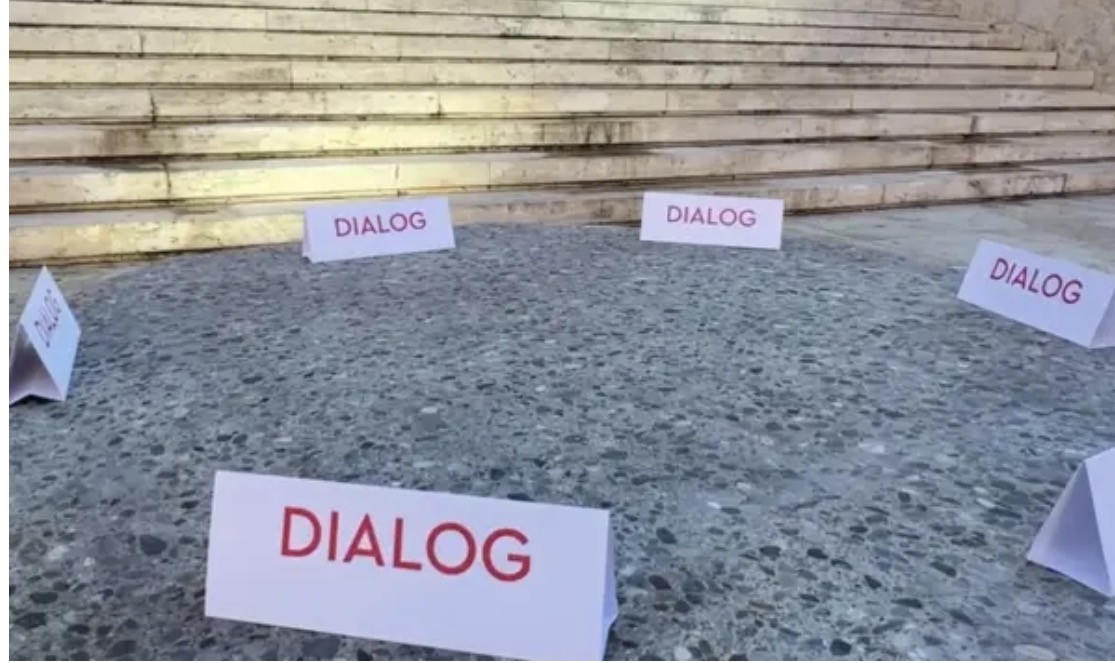 Rama fton sërish studentët për dialog  shton sofrën e gurtë para Kryeministrisë
