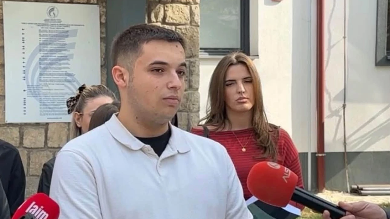 Studentët në takim  Jemi të gatshëm për protesta  provimi i Jurisprudencës 100  shqip