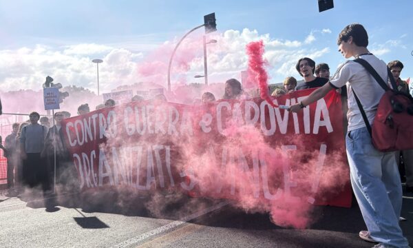Më shumë se 100 mijë njerëz në shesh  Italia paralizohet nga protestat