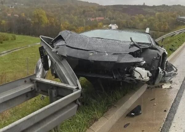 Kroaci, Lamborghini rrëshqet nga rruga dhe përfundon mbi barrierën mbrojtëse