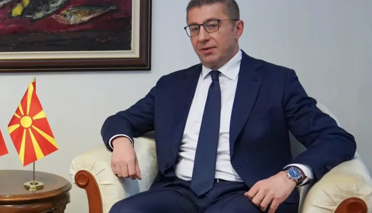 Mickoski telefonon Ilija Srdanoviqin, e përgëzon për fitoren në zgjedhjet në Serbi