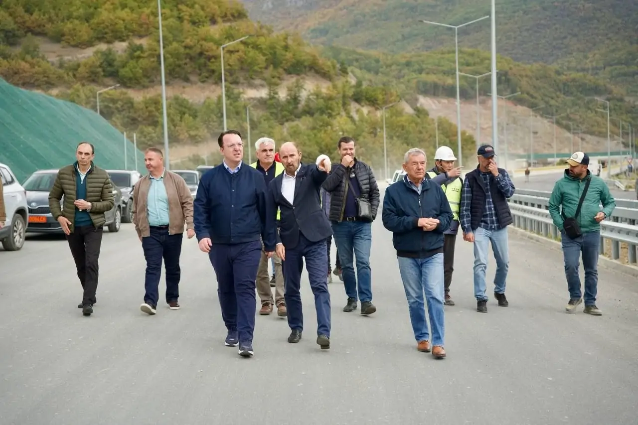 Nikolloski për autostradën Ohër Kërçovë  Në terren ka përparim të shkëlqyer  shihet fundi i projektit