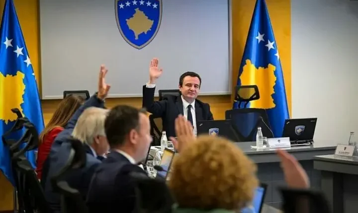Kurti mbledh ministrat me mëngjes
