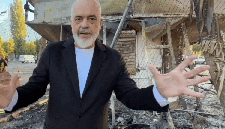 Rama del sërish në Bulevard: Kjo flamë s’është e studentëve, është dora e opozitës që ka marrë peng qytetin me maska