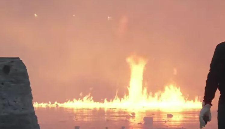 VIDEO/ Molotovë, fishekzjarre dhe plumba gome, tensione të forta pranë selisë së PS-së