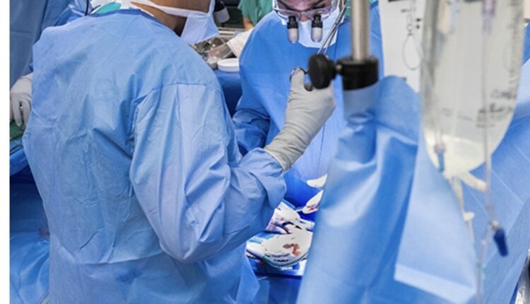 Në Maqedoni, për herë të parë është kryer transplantimi i veshkës nga nëna te fëmija i saj