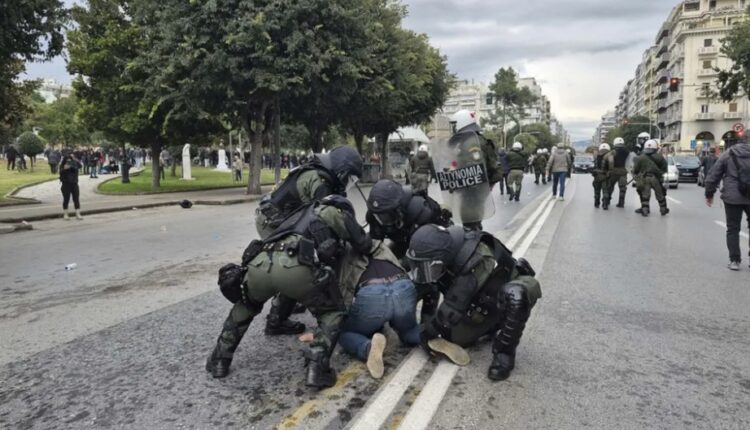 Përleshje mes protestuesve dhe policisë në Selanik, bllokohet trafiku dhe mbyllen 6 stacione metroje
