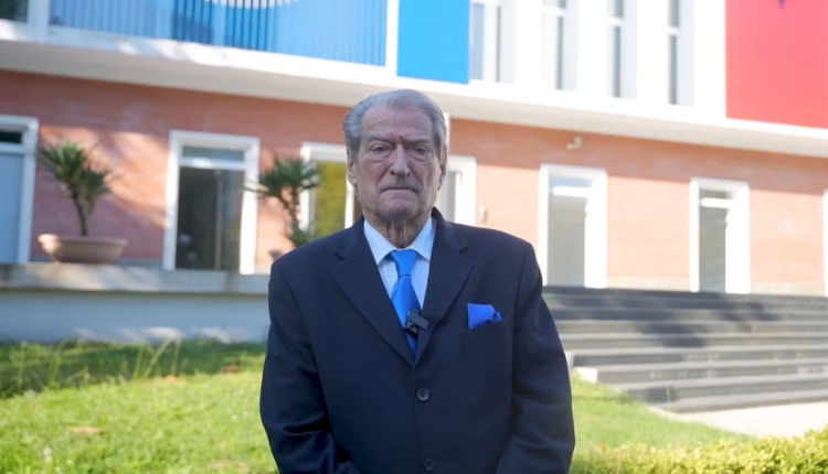 “Vriteni frikën dhe dilni në shesh”, Berisha: Mbi 2 mijë të rinj janë dhunuar në protestë