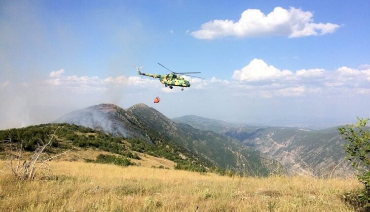 Zjarr pranë fshatit Rashtak, digjen barishte dhe pyll i ulët