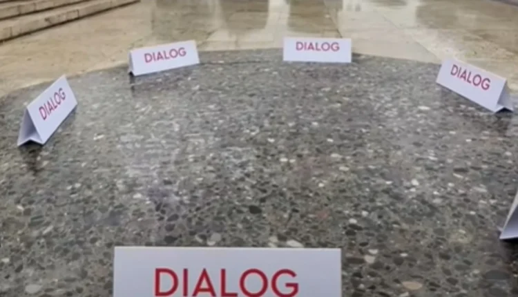 Studentët refuzojnë, Rama këmbëngul, sofra e gurtë e dialogut para Kryeministrisë për të pestën ditë