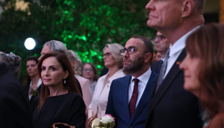 Festa e Bashkimit të Gjermanisë/ Ambasadori i ri i SHBA Eric Wendt përshëndet deputetët e opozitës
