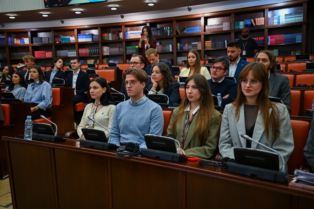 Kryetari i Kuvendit mbajti fjalim para studentëve të studimeve pasuniversitare në Kolegjin e Evropës