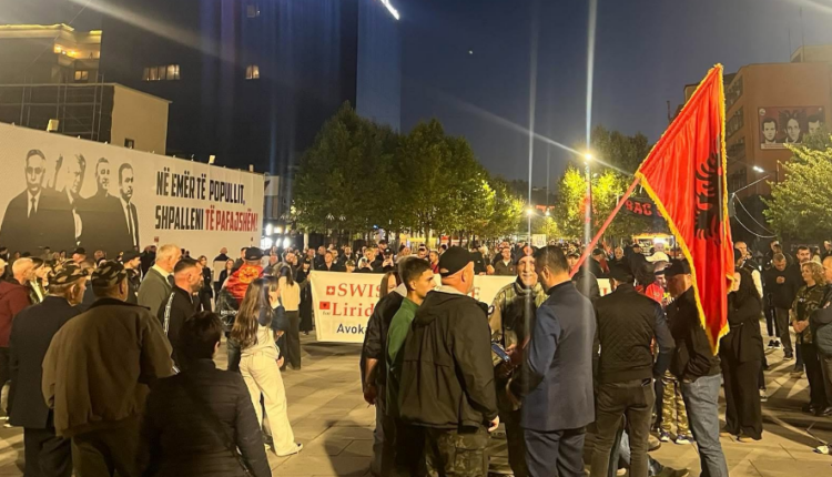 Dita e 19-të, vazhdon protesta për ish-krerët e UÇK-së në Hagë