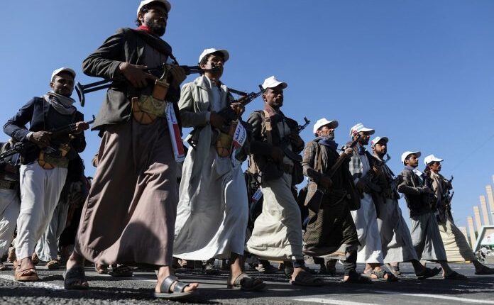 WSJ: Rebelët Houthi po përpiqen të prodhojnë raketa balistike me komponentë kinezë