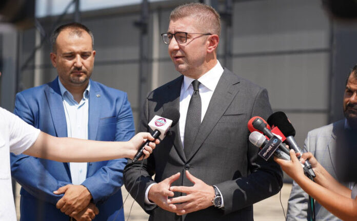 Mickoski: Pres që javën e ardhshme të ketë ulje të çmimit të naftës dhe benzinës