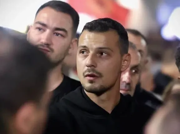 Endrit Thaçi reagon pas protestës në Prishtinë: Pabesi që kurrë nuk do të harrohet
