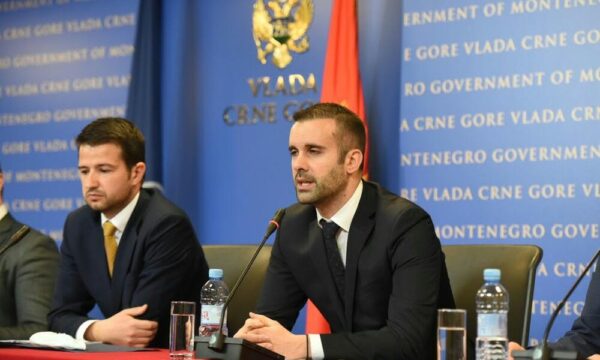 Milatoviq e Spajiq i urojnë Studentët për fitoren  flasin për kapitull të ri mes Malit tê Zi e Serbisë
