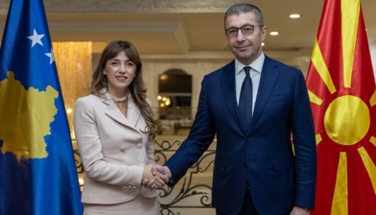 Mickoski takon Albulena Haxhiun: Mund të kontribuojmë për stabilitet dhe integrim më të shpejtë evropian