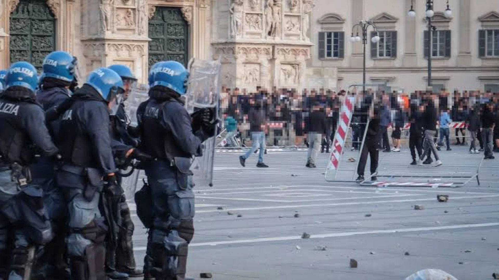 Trazirat në Itali  Bastisje në 18 qytete dhe 51 të mitur të identifikuar  Milano përgatitet për protesta të reja