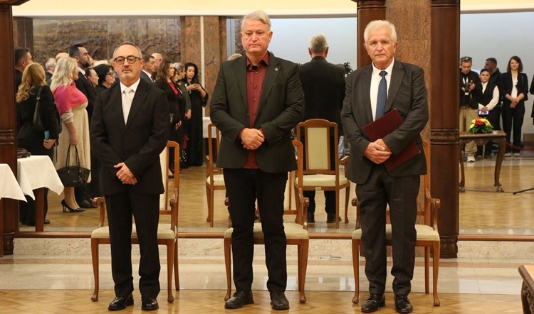 Janë ndarë çmimet shtetërore  23 Tetori   Jolevski  Stojkov dhe Lilçiq Adams laureatët e sivjetshëm