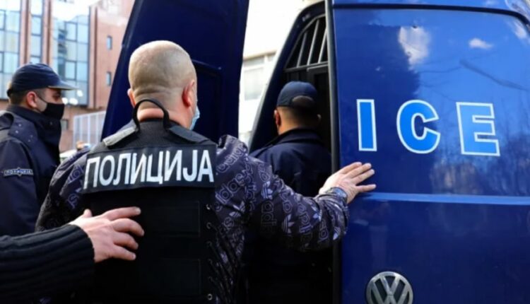 E kërcënuan me publikimin e materialeve komprometuese, i kërkuan 10 mijë euro – arrestohen tre shkupjanë!