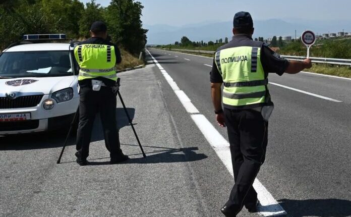 “Fluturuan” me 175 km/h në autostradë, kapen 2 shtetas serbë në “Tabanoc”!