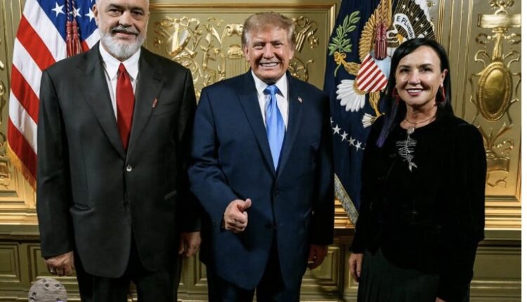 Rama publikon foto me Donald Trump, krahas tyre edhe bashkëshortja e kryeministrit