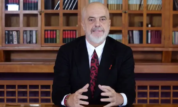 Rama  Studentët po kërcënohen  kam mesazhe të prindërve që luten për ndihmë