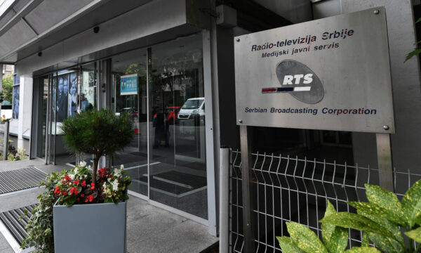 Ishte nën kontroll të Vuçiq  RTS u kërkon falje shikuesve  Studentët nuk e pranojnë  kërkojnë dorëheqje