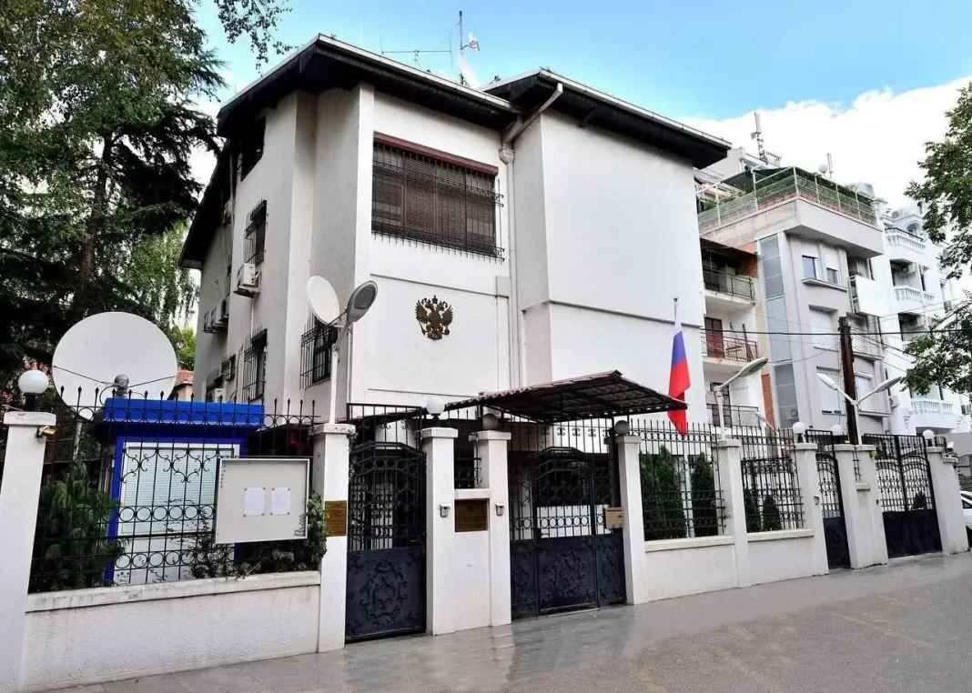 Ambasada ruse mohon përfshirjen në rrjetin e dyshuar propagandistik në Maqedoni