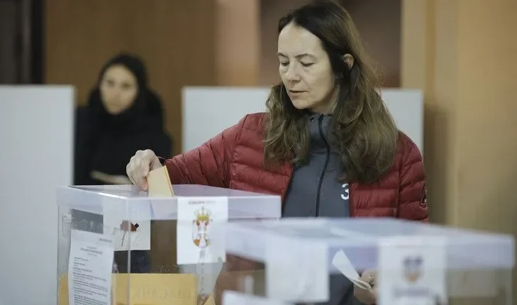 Serbi, mbi 6,4 milionë votues do t‘u drejtohen qendrave të votimit në zgjedhjet e parakohshme më 25 tetor