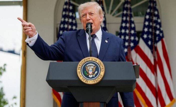 Trump kërcënon Ukrainën me ndërprerjen e inteligjencës