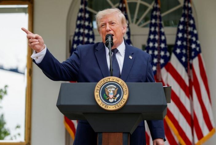 Trump kërcënon Ukrainën me ndërprerjen e inteligjencës