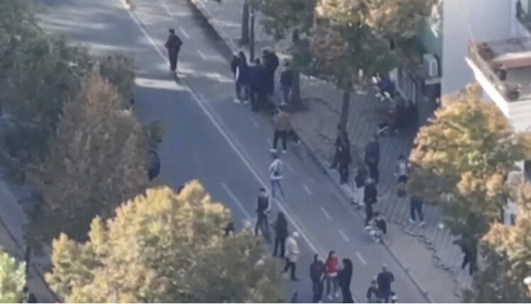 Dy orë pas thirrjes së protestës në Tiranë, qytetarët nuk grumbullohen!