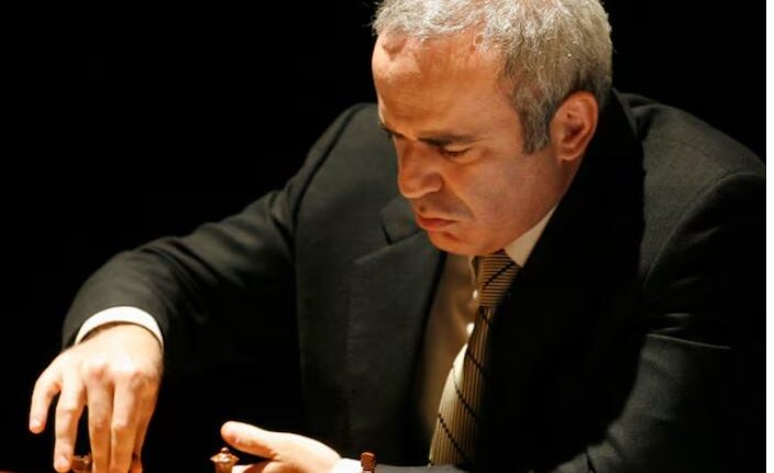 Kasparov: Humbja e Rusisë në Ukrainë do të ndryshonte të ardhmen e vendit
