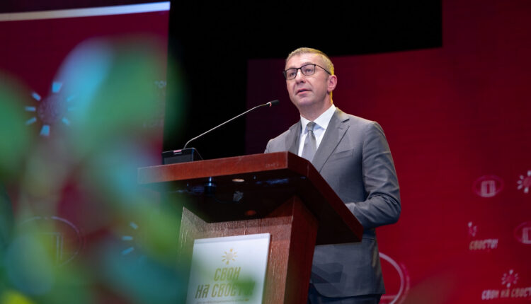 Mickoski: Detyra ime si kryeministër nuk është të merrem me eshtrat e së kaluarës, por të siguroj të ardhmen e fëmijëve tanë