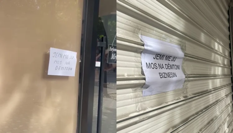 Bizneset thirrje protestuesve, vendosin tabela në vitrinat e tyre: Jemi me ju, mos na dëmtoni